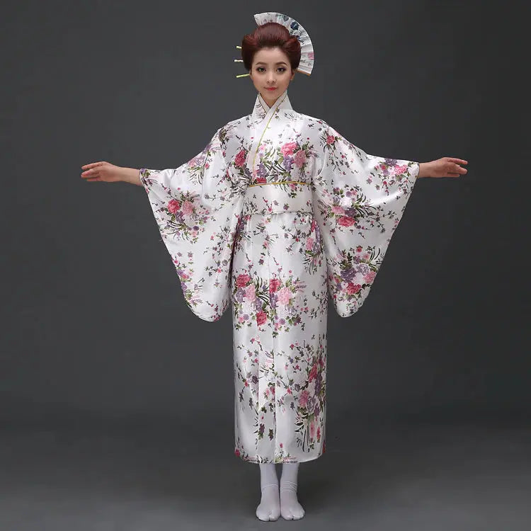 Women's Silk Japanese Kimono 'Kisokoma' White