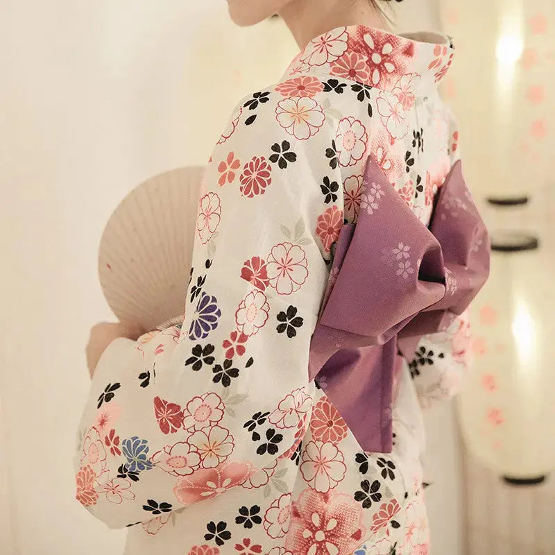 Women's Traditional Japanese Kimono 'Akanagi'